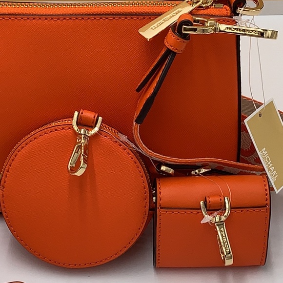 MICHAEL KORS JET SET TRAVEL SMALL SHOULDER CROSSBODY
BAG WITH TECH ATTCH AIRPOD - Picture 13 of 16